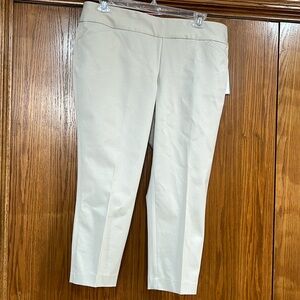 NWT Signature slimming by cjbanks.  Size 18